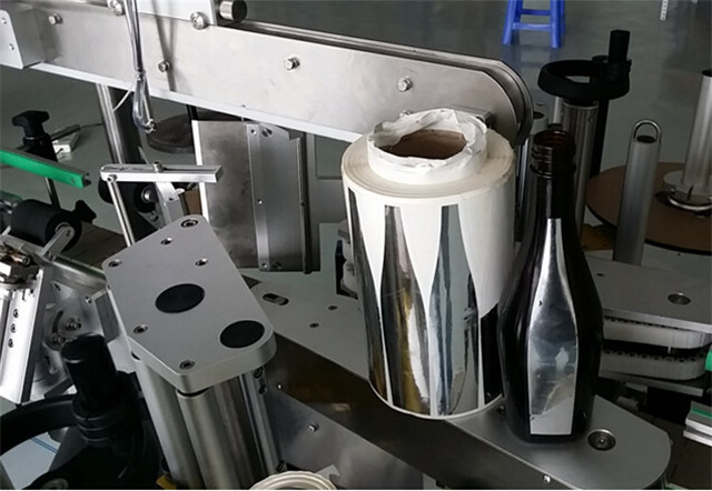 Automatische doppelseitige Etikettiermaschine für Shampoo-Lotionflaschen Details