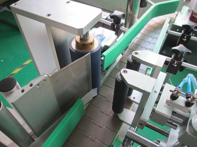 Automatische vertikale runde Metalldosen Etikettierer Ausrüstung Maschinen Details