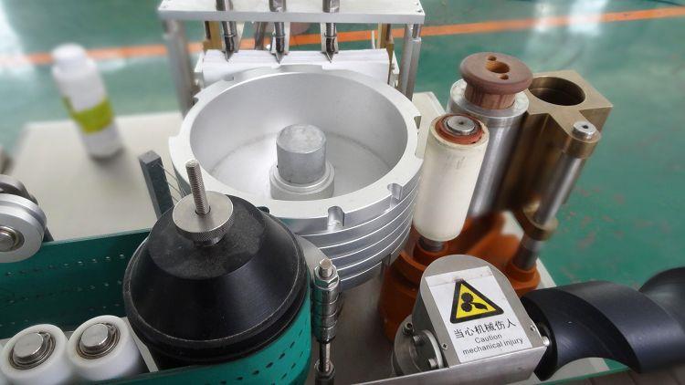 Vollautomatische Etikettiermaschine für Nassklebepapieretiketten für Alkoholprodukte